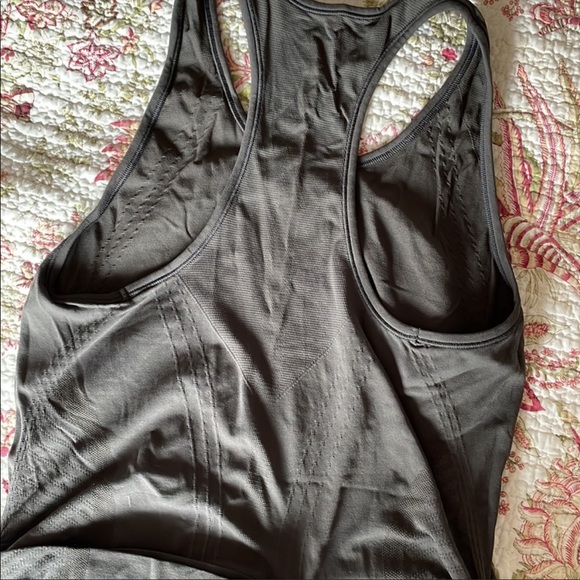 Athleta , Tank top premium condition. - Picture 2 of 4